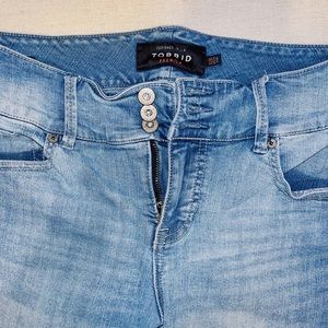 TORRID 12 R Skinny Highrise